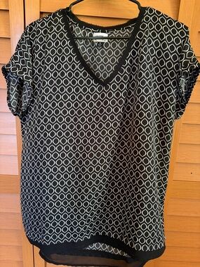 Black Geometric V-Neck Blouse - Women's Short Sleeve Top
